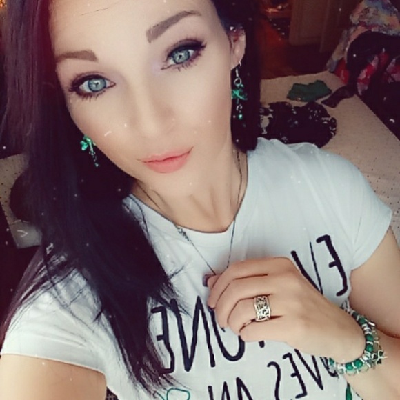 Meet your Posher, Elise - Picture 2 of 5